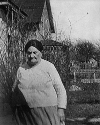 Перла Роуз Азарх, жена Авраама Исаака Азарха, эмигрировала в Америку в 1914 году.  Прабабушка Ричарда Азарха.