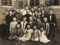 Ученики и учителя Колышанской еврейской школы, 1934 год.