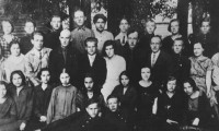 Выпускники Богушевской семилетней школы сельской молодежи, 1927 г. Верхний ряд, 5-й слева – П. Абрасимов.
