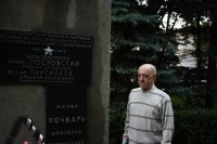 Рувим Риц у памятника воинам-освободителям, 2009 г.