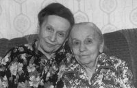 Гитл-Цивья с матерью Рохл Шифман, 1993 г.