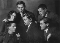 Гиршовы – Нина, Леонид, Сергей, нижний ряд – Фёдор, Израиль, Соломон. 1933. Ленинград.