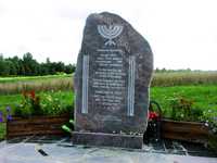 Памятник евреям Бобыничей, погибшим в годы войны.