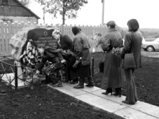 ткрытие памятника евреям Колышек, расстрелянным фашистами 17 марта 1942 года.