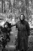 За еврейскими могилами ухаживает Нина Воронина.