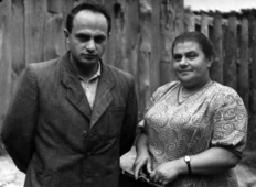 Роман Собур (Бурштейн) с мамой, конец 50-х гг.