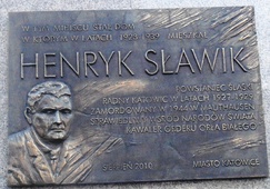 Мемориальная доска Хенрику Славику в Катовице.