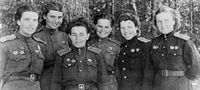 Летчицы женского авиаполка под командованием Марины Росковой.