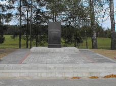 Памятник на месте расстрела узников гетто в Березино.