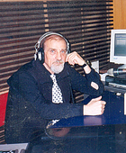 Автор очерка Ефим Гаммер на радио «Голос Израиля» — «РЭКА», во время трансляции своей программы.