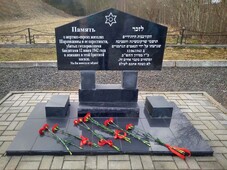 Памятник погибшим евреям в Шарковщине.