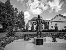 Памятник Доктору Айболиту в Витебске.