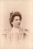 Фото 21: Эсфирь Шофман (ур. Иткина). Фотоателье Тиле и Серебрин, Воронеж. 1900-е гг. (?)