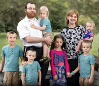 Семья Нааме Высоцкой - внучка с детьми.