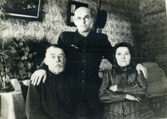 Левданские Александр, Мария и сын Владимир. д. Заболёво, Пуховичский р-н, 1950-е гг.