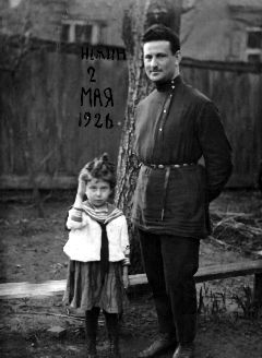 Хаим Резник с племянницей Ниной, 1926 г.