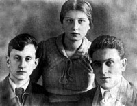 Григорий Березкин, сестра Аня и брат Матвей. могилев. Фото 1937 г.