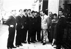 Ансамбль Черноморского Флота встретился с А. Райкиным. Лондон, 1965