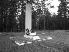 Памятник в д. Черноручье на месте расстрела узников Лепельского гетто