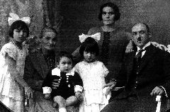 Иоха Герман в Копенгагене (1925) с внучками Анной и Миной, внуком Бенжамином, дочерью Гитл и зятем Яковом.