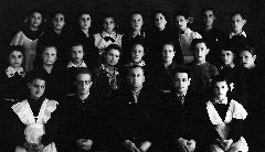 М. С.  Рывкин. Первый год работы в школе.Первый ряд, второй слева. 1953 г.