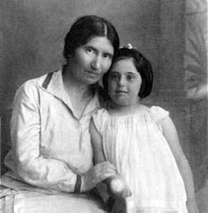 Рахель с дочерью.Фото 1928г.