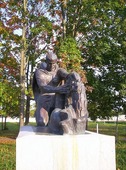 Памятник Борису Хигрина.