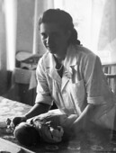 Елена – внучка – в Доме ребёнка.