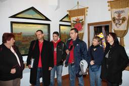 Тамара Бородач с группой израильтян во время поездки по проекту «Корни». г. Глубокое, 2009 г. Фото Аркадия Шульмана.