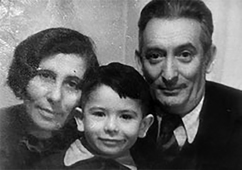 Борис Камянов с родителями.