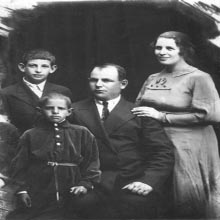 Исаак и Соня Будовские и их дети Яша и Борис.Фото 1937 г.